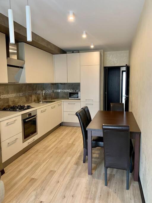 в новобудові Apartment